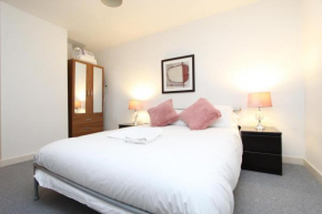 Spacious 1- Bedroom Apartment in E16
